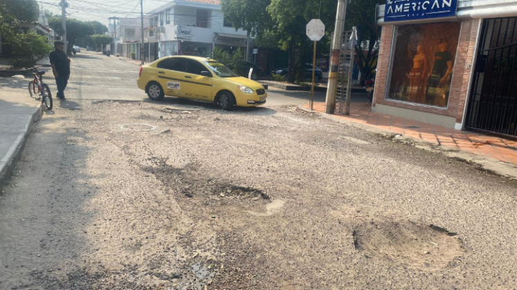 El mal estado de las vías en Ceiba II y Quinta Bosch ha afectado a los vehículos que la transitan.