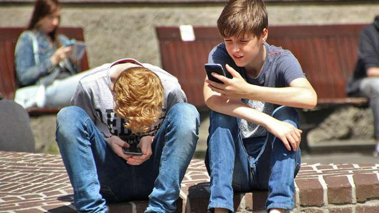 Uso de celulares por parte de los niños genera preocupación en Reino Unido. / Foto: Pexels
