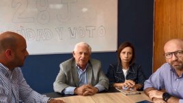 González figura dentro de la tarjeta de la Mesa de la Unidad Democrática (MUD). / Fotos: Redes