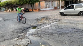 Las calles en Prados del Este llevan dos décadas sin inversión ni mantenimiento